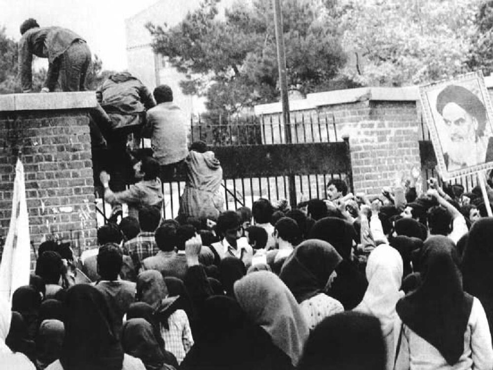 ۱۳ آبان، روزی ماندگار در تاریخ ایرانیان