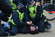 درگیری پلیس لندن با معترضان به محدویت‌های کرونایی