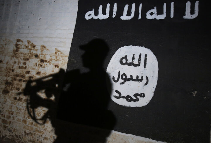 المیادین: آمریکا زندانیان داعش را به مرز سوریه و عراق منتقل کرد