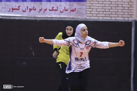 دیدار دو تیم هندبال زنان سپاهان اصفهان و اشتادسازه مشهد