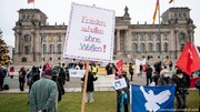 تشکیل زنجیره انسانی آلمانی‌ها در اعتراض به صادرات تسلیحات
