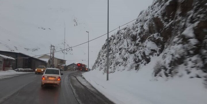 یخبندان و احتمال ریزش سنگ و رانش کوهدر انتظار جاده‌های مازندران

