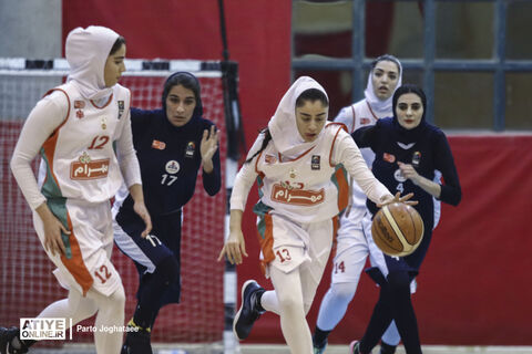 لیگ برتر بسکتبال زنان بین دو تیم گاز تهران و مهرام