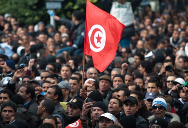 خودسوزی جوان تونسی مقابل ساختمان وزارت کشور