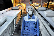 فعالیت کارگران در خط تولید کارخانه ارومیه