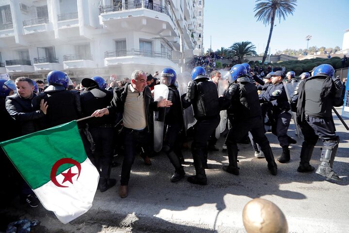سرکوب اعتراضات در پایتخت الجزایر