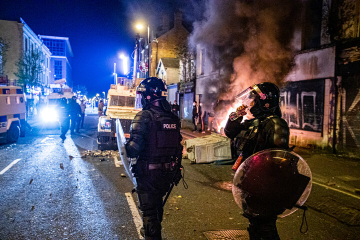 تشدید درگیری شهروندان ایرلند شمالی با پلیس 