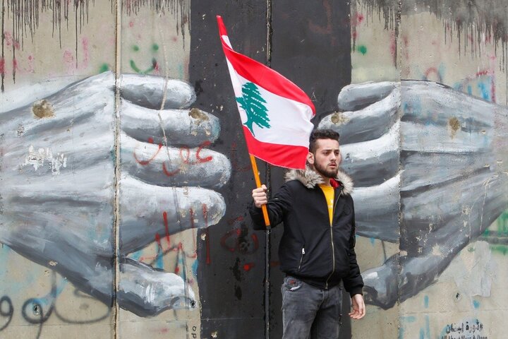 مسدود شدن مسیرها در لبنان همزمان با اعتصاب بخش حمل و نقل زمینی
