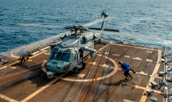 کشته شدن ۵ ملوان در سقوط بالگرد نیروی دریایی آمریکا