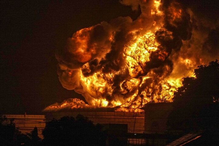 وقوع آتش‌سوزی گسترده در منبع سوخت بزرگ‌ترین پالایشگاه نفت اندونزی