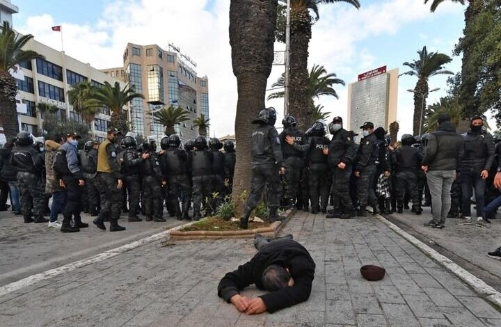 تحولات در تونس؛ تداوم اعتراض‌ها و ضرب و شتم معترضان