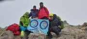 کوهنوردان کارگر به قله آزادکوه صعود کردند