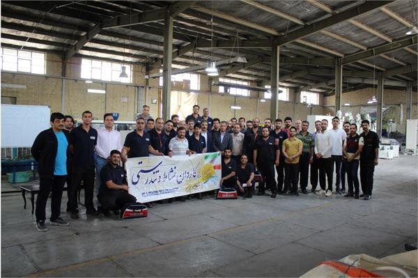پویش دوشنبه های ورزش کارگری در یزد با حضور کارگران یزد لوله