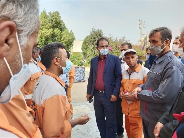 دیدار چهره به چهره مدیرکل تعاون، کار و رفاه اجتماعی با کارگران شهرداری بندر بوشهر