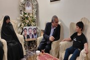 دیدار وزیر بهداشت با خانواده شهید مدافع امنیت، سلمان امیراحمدی