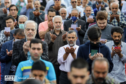 اقامه نماز عید فطر در امامزاده پنج تن لویزان