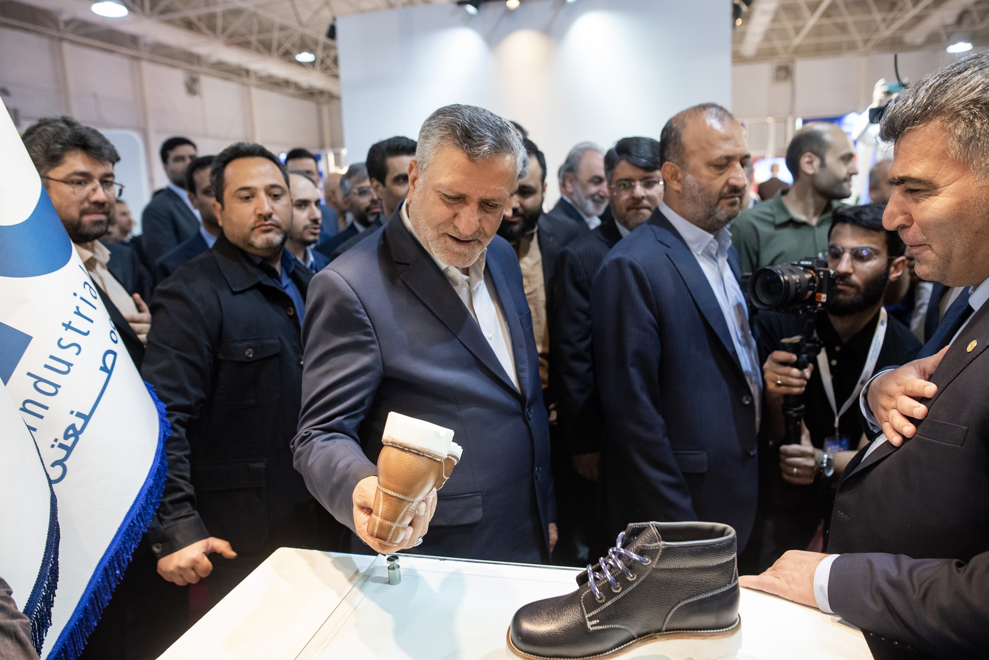 بازدید وزیر کار و مدیرعامل سازمان تأمین‌اجتماعی از نمایشگاه توانمندی‌های صادراتی ایران