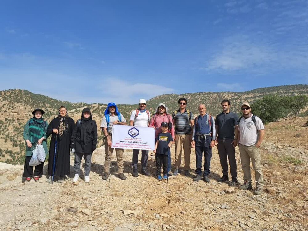 صعود گروه کوهنوردی مدیریت درمان تامین اجتماعی ایلان به ارتفاعات استان