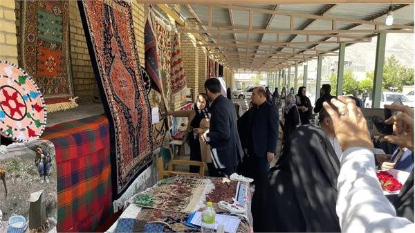 برپایی نمایشگاه عرضه توانمندی‌های بخش تعاون و مشاغل خانگی در لرستان 