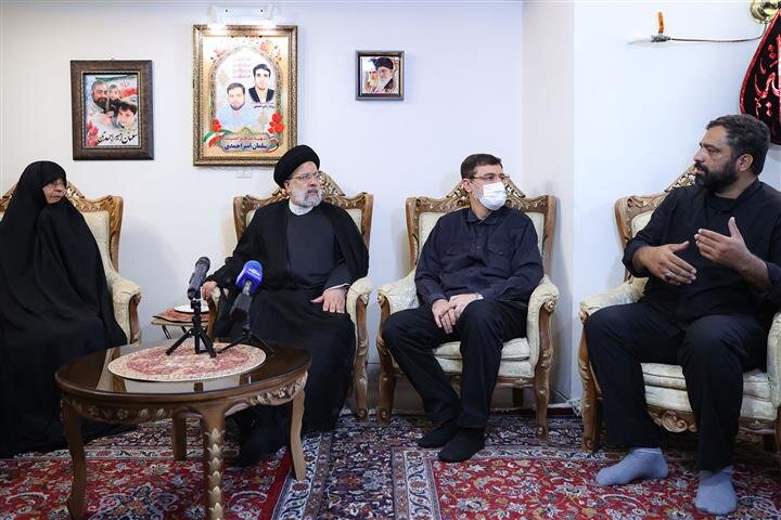 دیدار رئیس‌ دولت با خانواده شهید مدافع امنیت سلمان امیراحمدی
