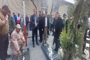 حضور همکاران مدیریت درمان و اداره کل تامین‌اجتماعی کردستان در مزار شهدا