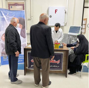 برپایی میزخدمت غربالگری دیابت و فشارخون در درمانگاه تامین‌اجتماعی شهدای خرمدره