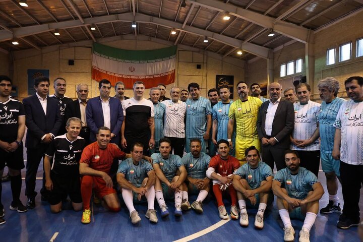 حضور پزشکیان در تیم فوتبال کارگری ایران