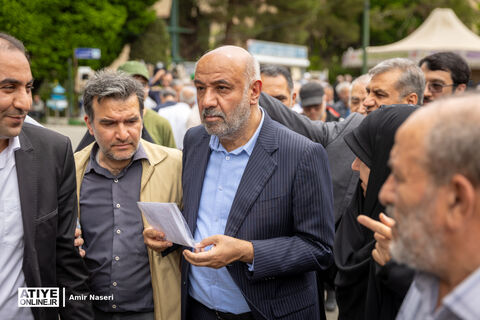 حضور وزیر تعاون، کار و رفاه اجتماعی در نماز جمعه پنجم اردیبهشت