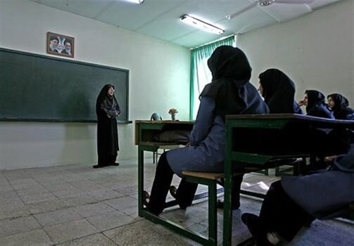 حمایت کمیته امداد از ۴۵۰ هزار دختر دانش‌آموز و دانشجو