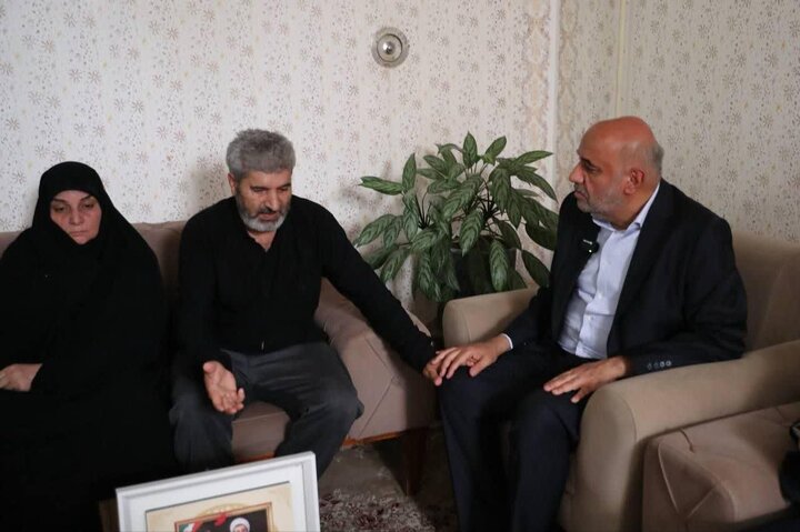 دیدار میدری با خانواده ۵ شهید در گنبد